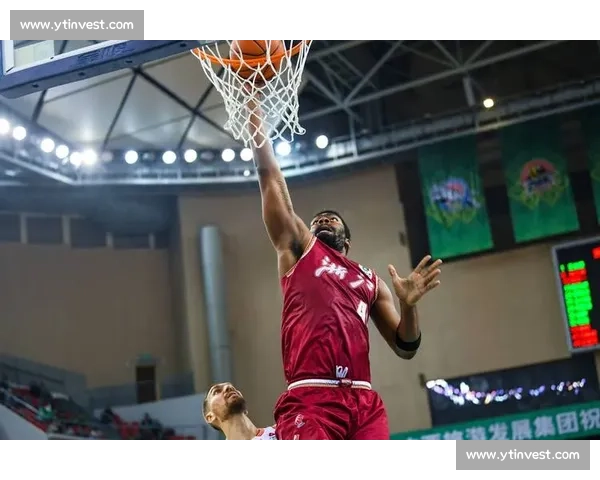 昨日篮球赛事精彩纷呈 多支劲旅上演激烈对决 赛场内外精彩不断 - 副本 (2) - 副本