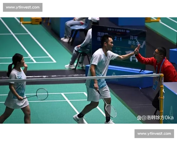 羽毛球赛事激战正酣 精英选手齐聚角逐荣耀与未来 - 副本 (2)